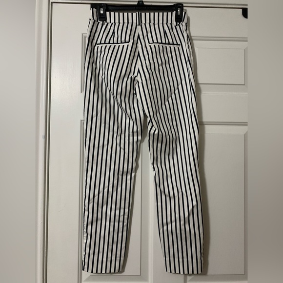 Striped Cropped Pants - Picture 3 of 3